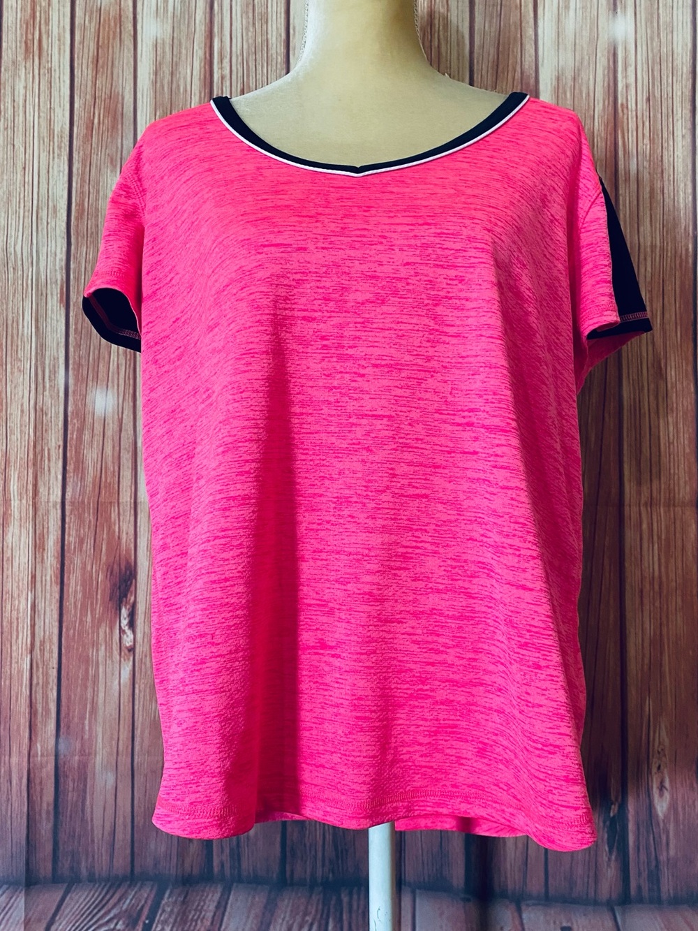 Women's XL Athletic Blouse Made For Life Hot Pink V Neck Short Sleeves Quick Dri